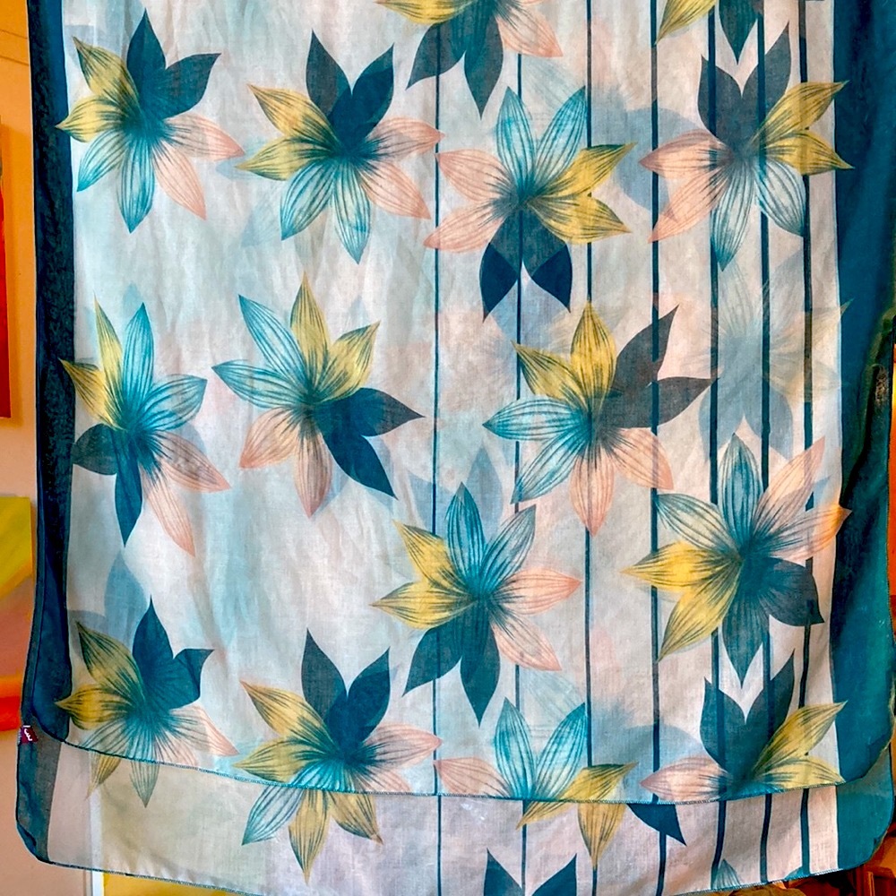 G Lightweight Floral Printed Scarf